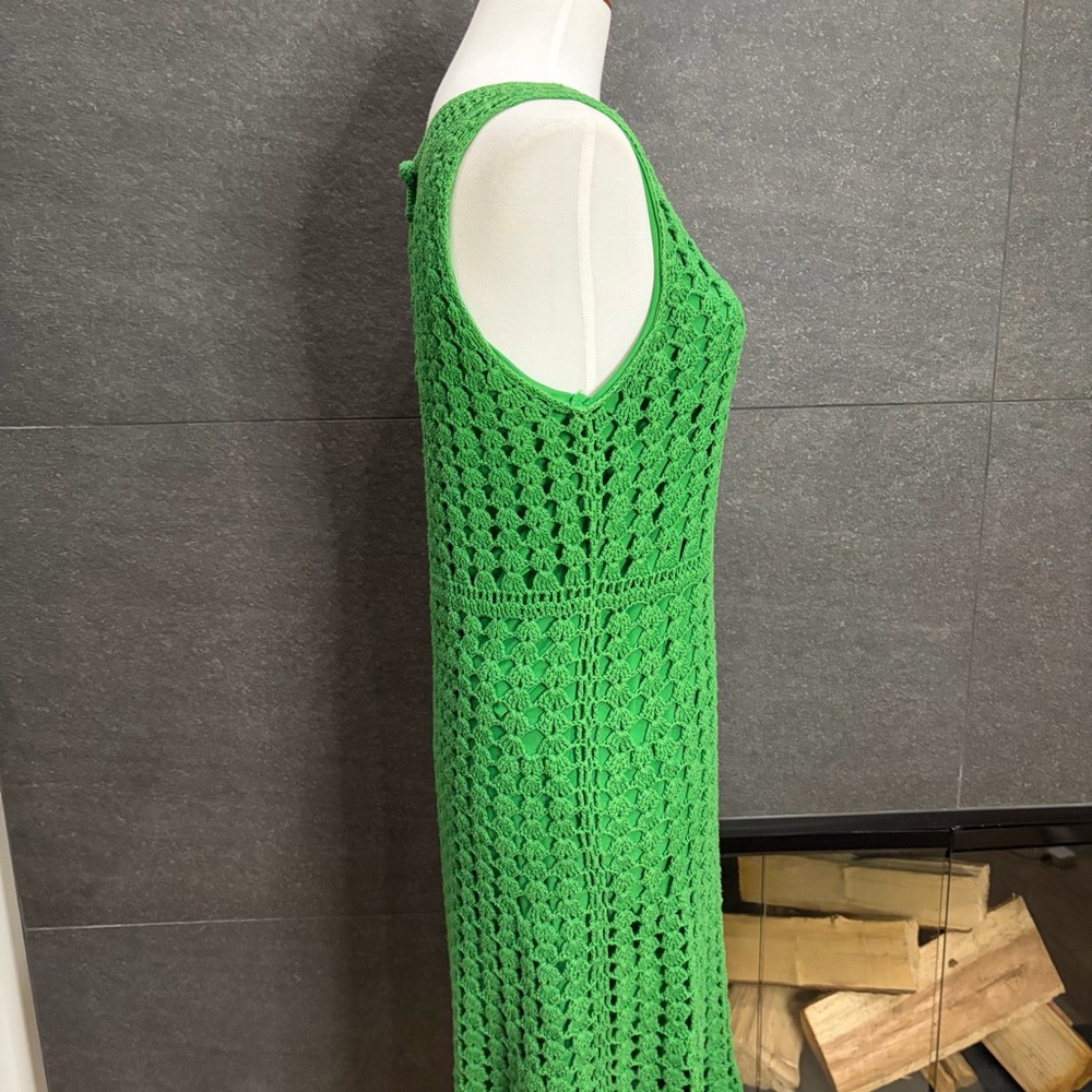 Green Crocheted Scoop Neck Sleeveless Dress - Picture 8 of 11